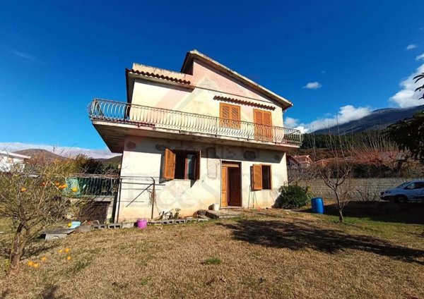 casa indipendente in vendita a Praia a Mare in zona Foresta