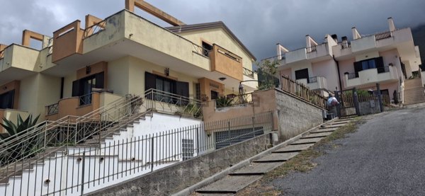casa indipendente in vendita a Praia a Mare