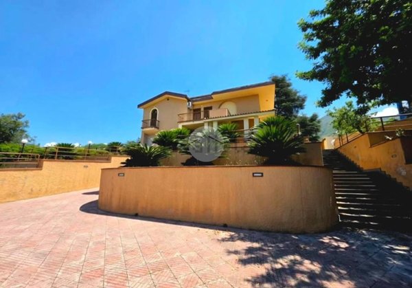 casa indipendente in vendita a Praia a Mare in zona Vingiolo