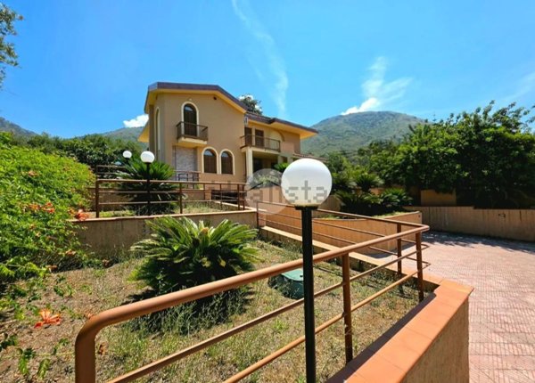casa indipendente in vendita a Praia a Mare