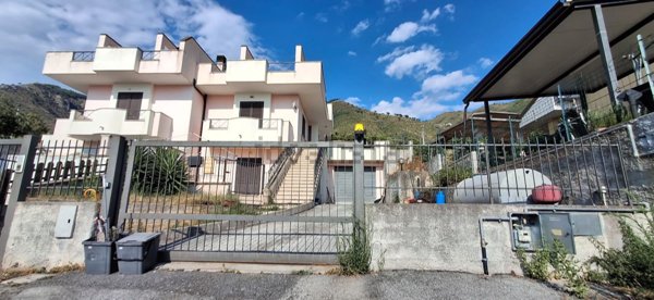 casa indipendente in vendita a Praia a Mare