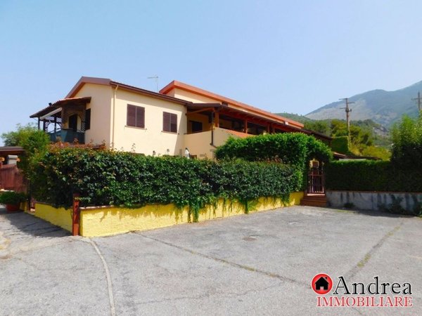 casa indipendente in vendita a Praia a Mare in zona Foresta