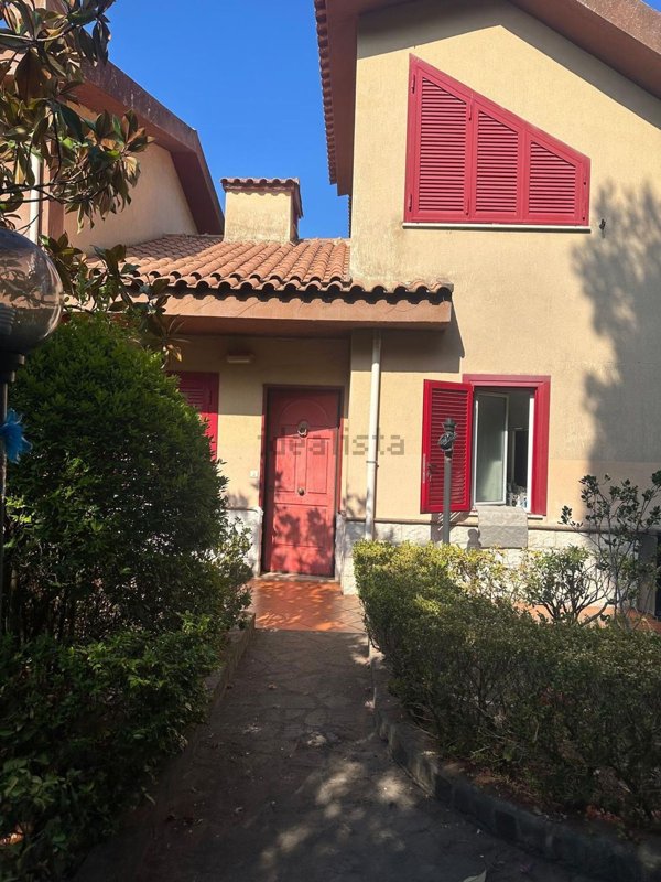 casa indipendente in vendita a Praia a Mare in zona Fortino
