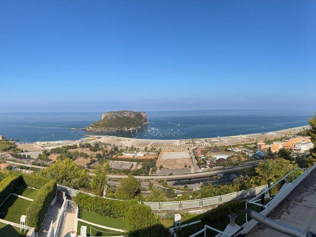 casa indipendente in vendita a Praia a Mare in zona Foresta