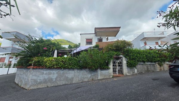 casa indipendente in vendita a Praia a Mare in zona Saracinello