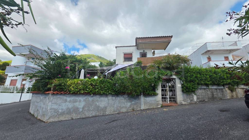 casa indipendente in vendita a Praia a Mare in zona Saracinello