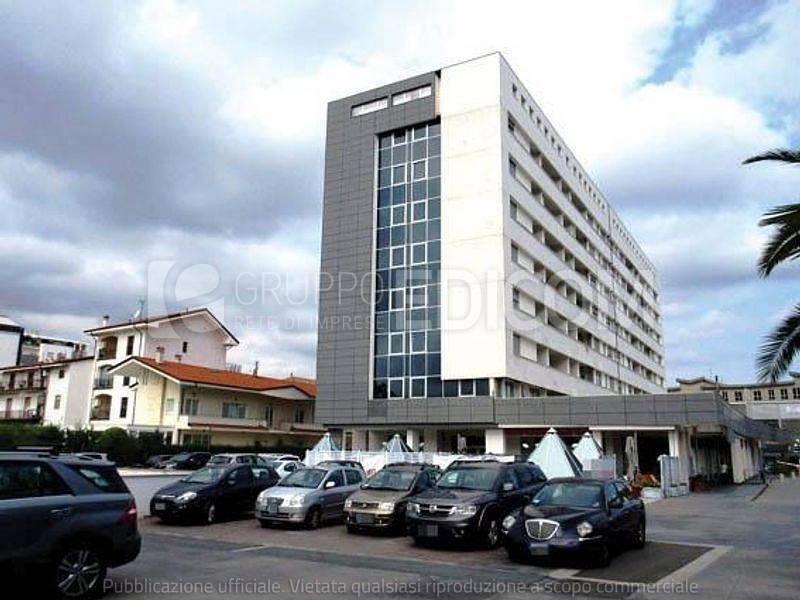 negozio in vendita a Rende in zona Quattromiglia