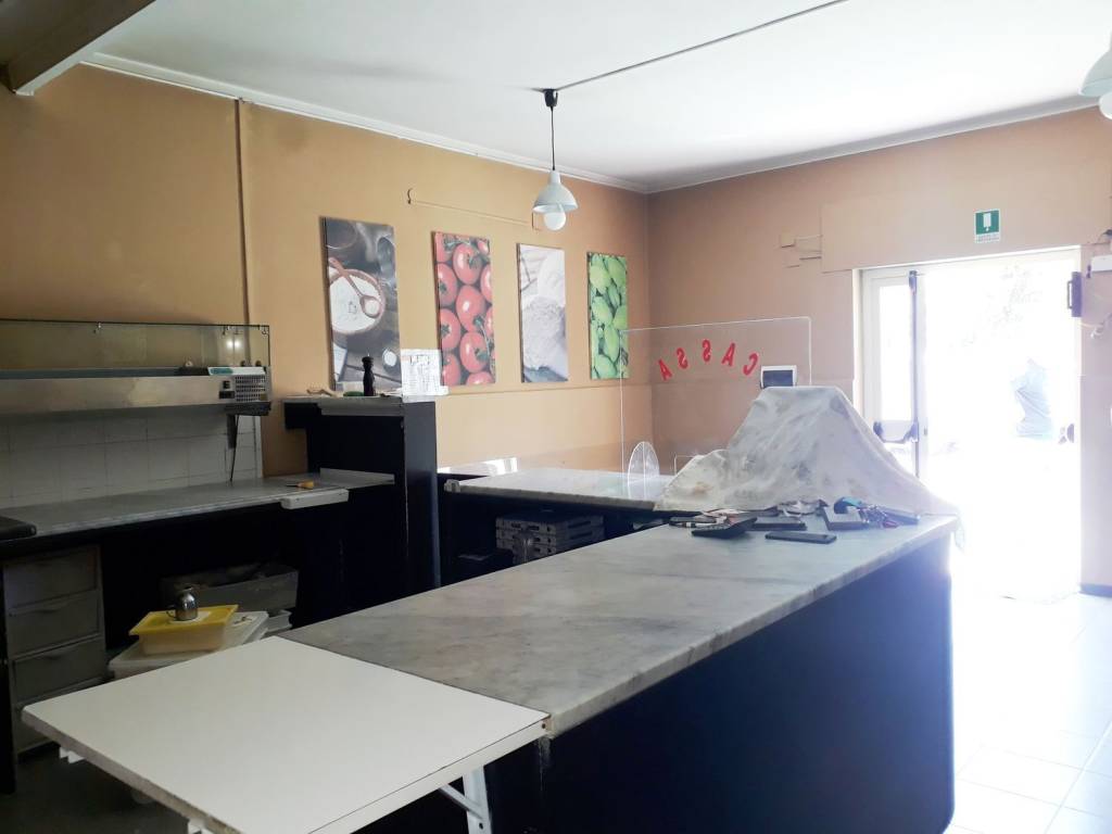 negozio in vendita a Rende in zona Roges