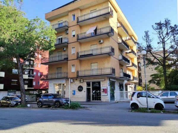 locale commerciale in vendita a Rende