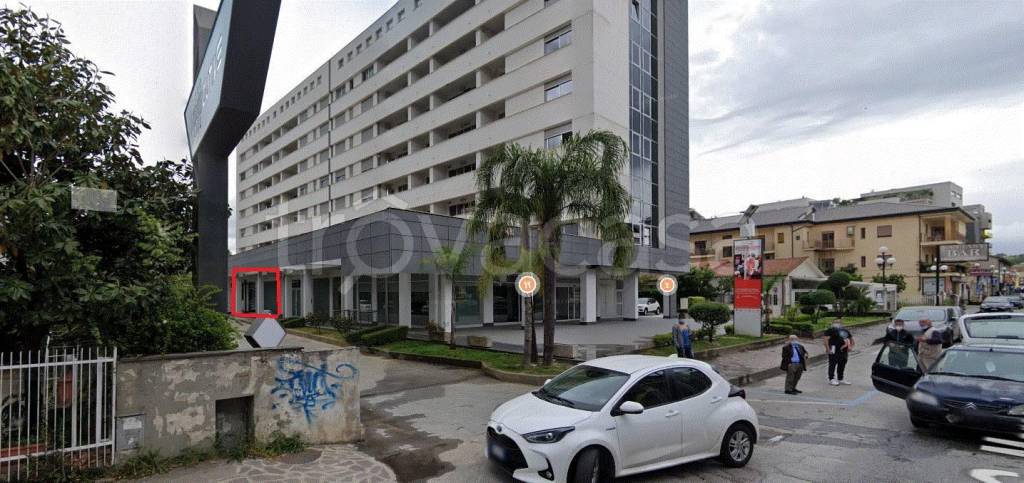 negozio in vendita a Rende in zona Quattromiglia