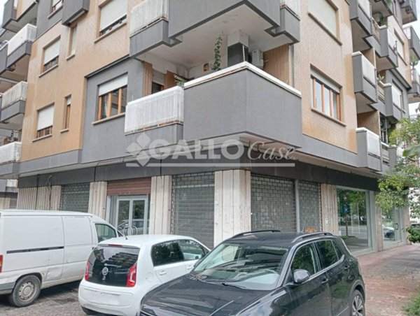 negozio in vendita a Rende