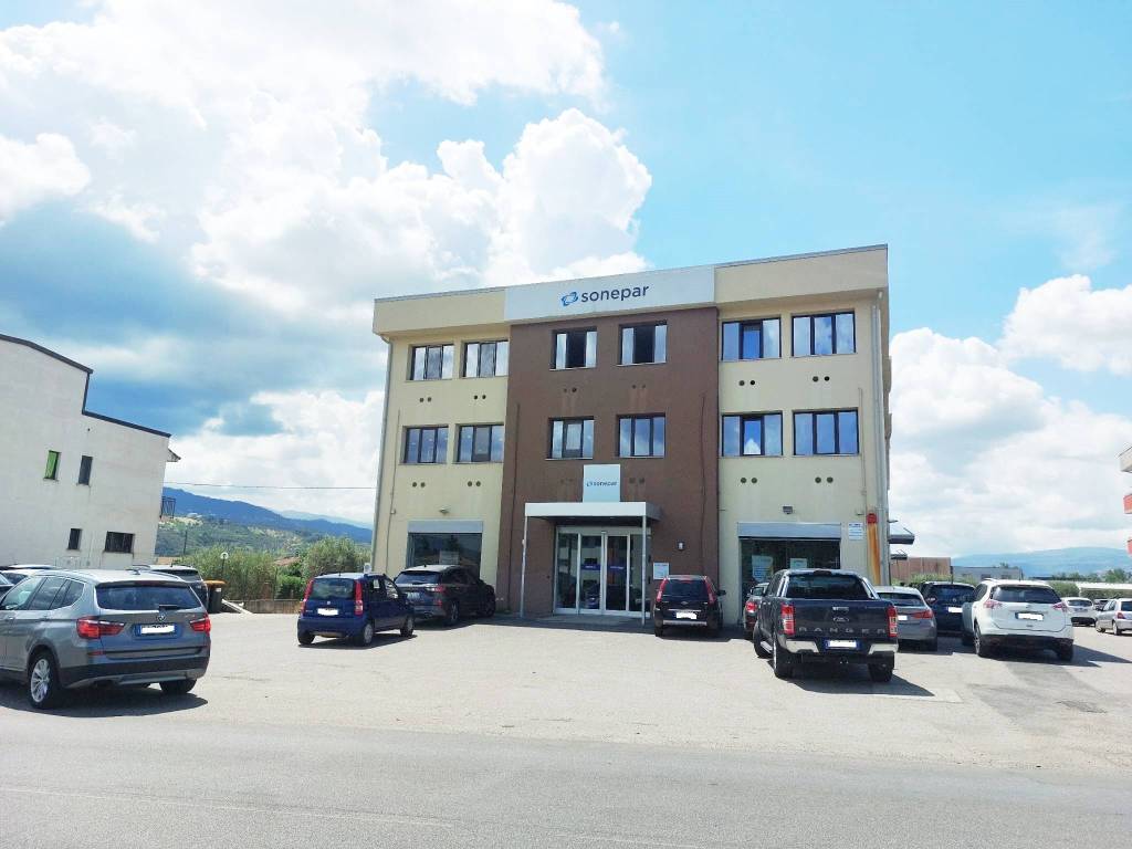 ufficio in vendita a Rende in zona Quattromiglia