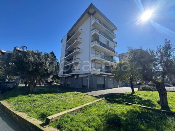 negozio in vendita a Rende