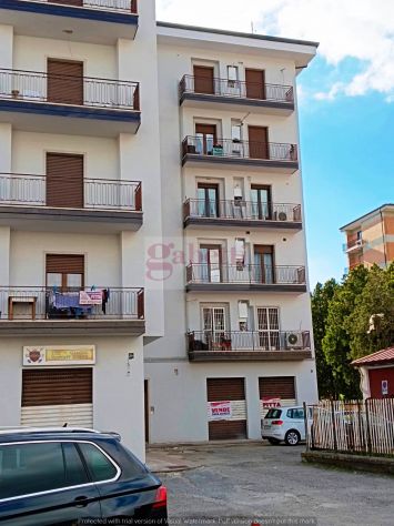 locale commerciale in vendita a Rende