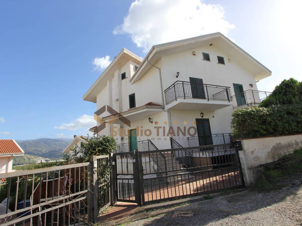 casa indipendente in vendita a Rende in zona Quattromiglia