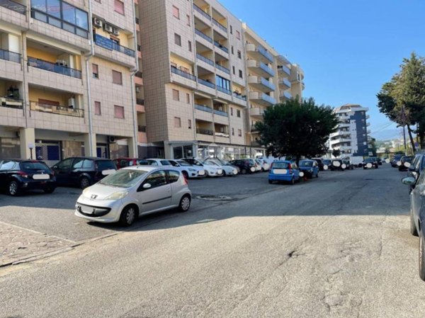 negozio in vendita a Rende in zona Quattromiglia