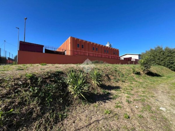 locale commerciale in vendita a Rende in zona Quattromiglia