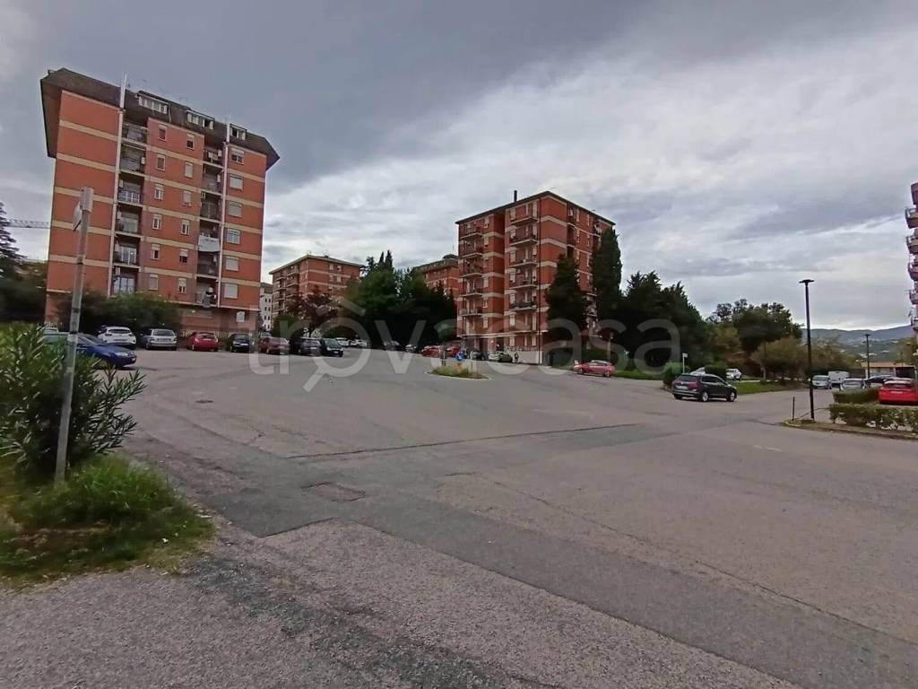 locale commerciale in vendita a Rende