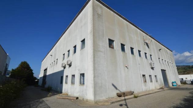 locale commerciale in vendita a Rende