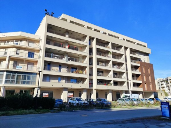locale commerciale in vendita a Rende in zona Quattromiglia
