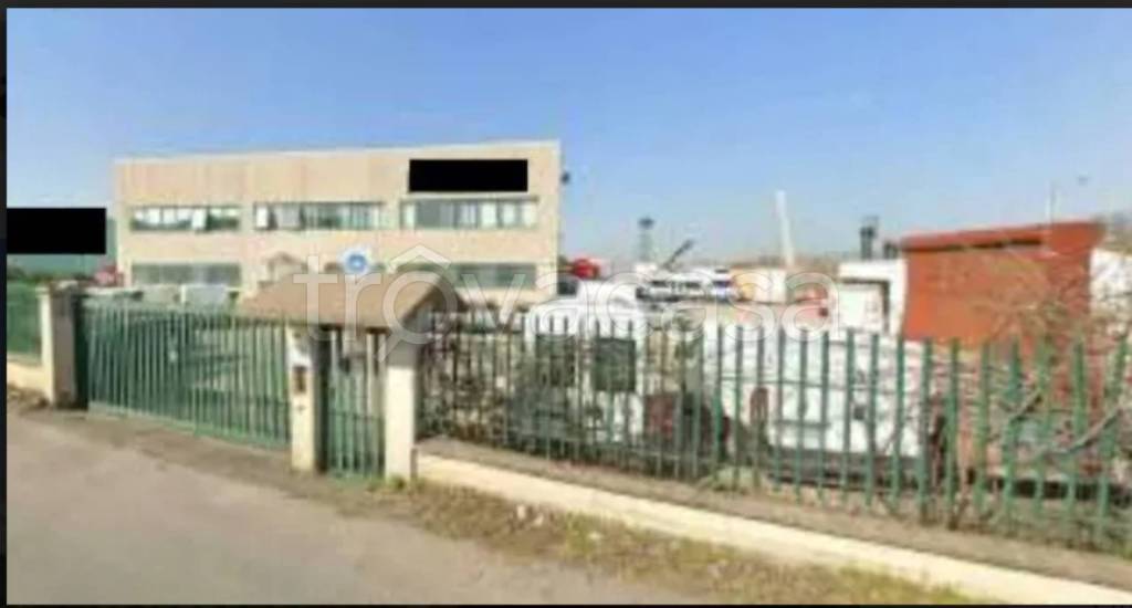 locale commerciale in vendita a Rende in zona Quattromiglia
