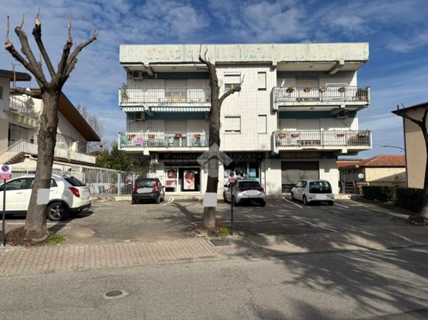 locale commerciale in vendita a Rende