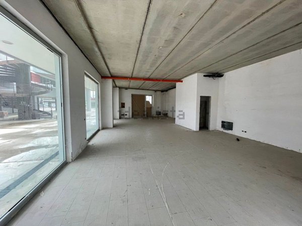 locale commerciale in vendita a Rende