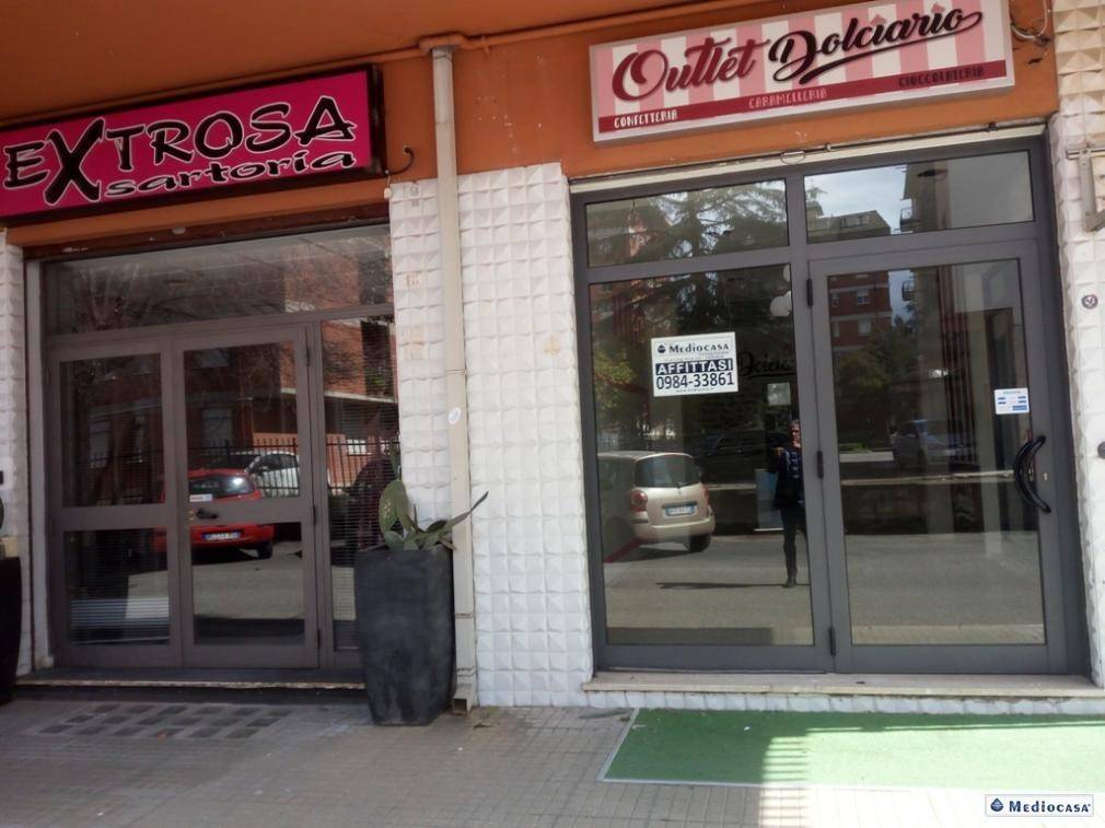 negozio in vendita a Rende in zona Quattromiglia