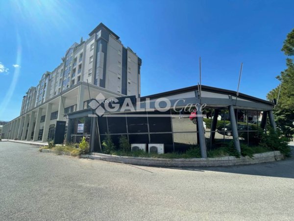 negozio in vendita a Rende in zona Quattromiglia