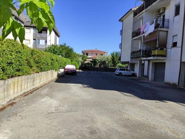 locale di sgombero in vendita a Rende