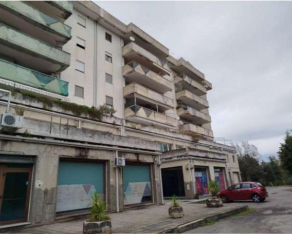 locale di sgombero in vendita a Rende