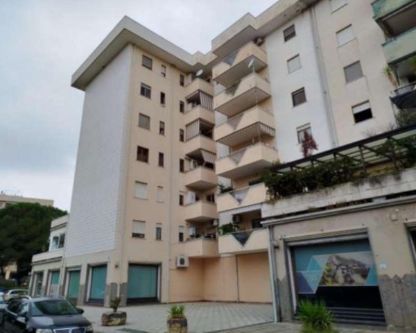locale di sgombero in vendita a Rende