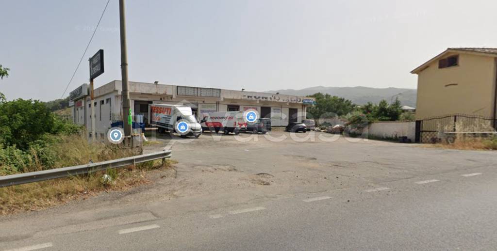 locale commerciale in vendita a Rende