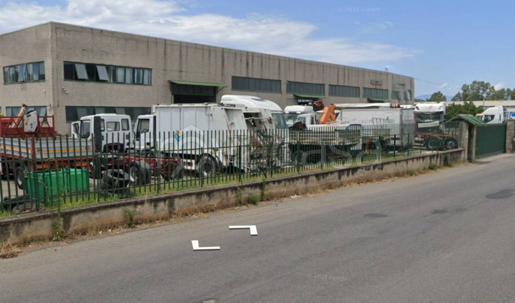 locale commerciale in vendita a Rende in zona Quattromiglia