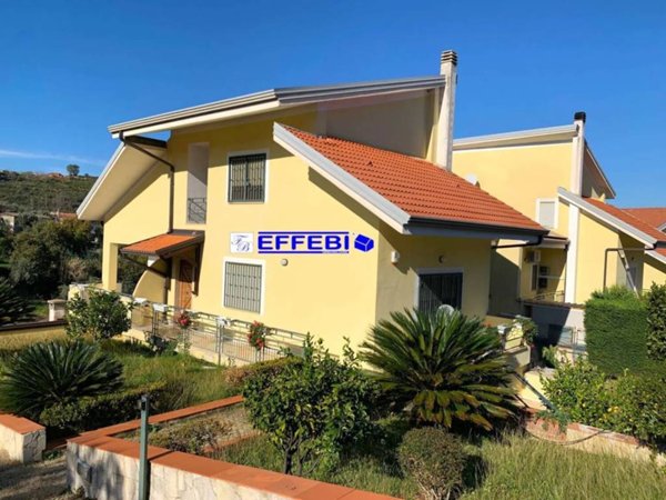 casa indipendente in vendita a Rende in zona Roges