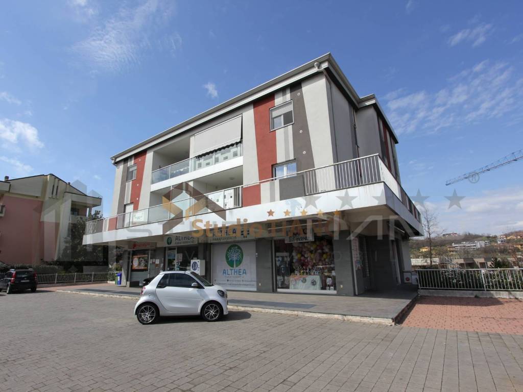 negozio in vendita a Rende