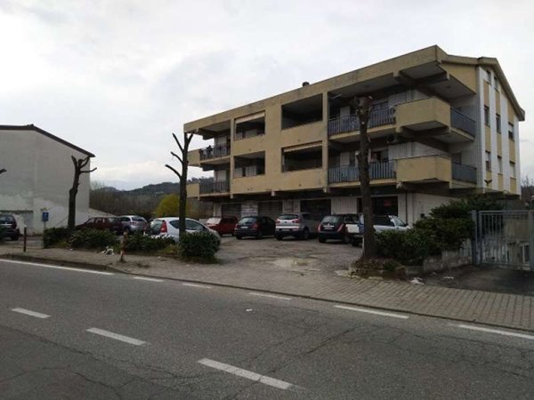 locale di sgombero in vendita a Rende