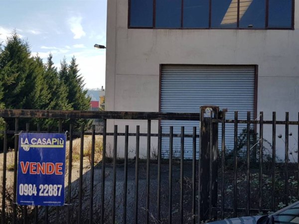 locale commerciale in vendita a Rende in zona Santo Stefano