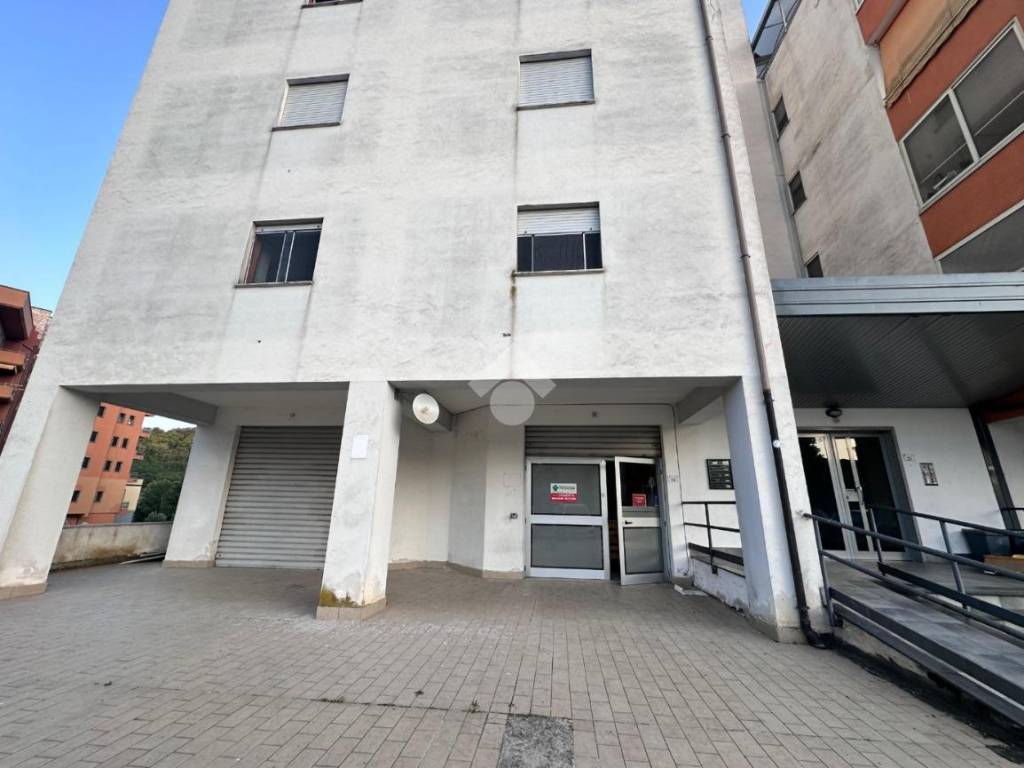 negozio in vendita a Rende in zona Santo Stefano