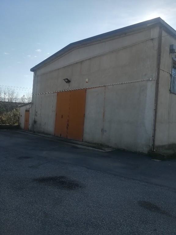 locale commerciale in vendita a Rende