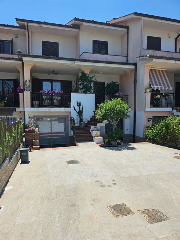 casa indipendente in vendita a Rende in zona Quattromiglia