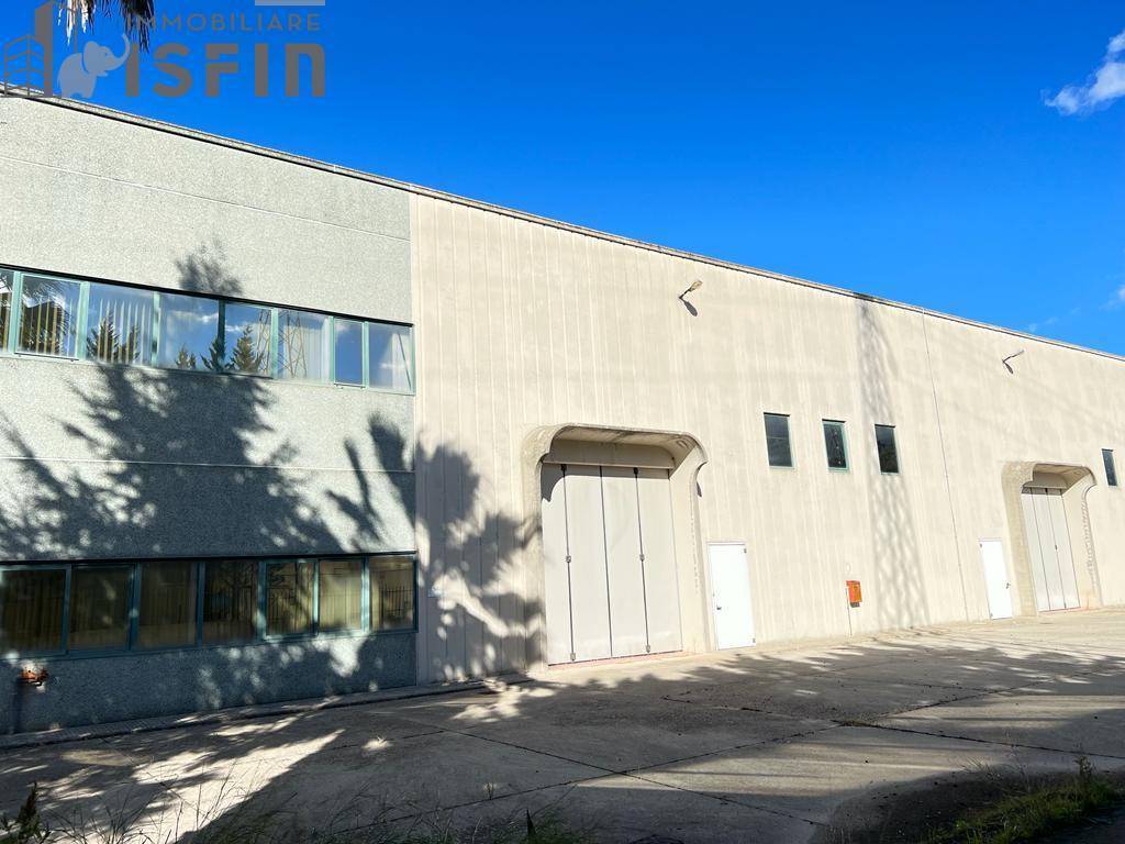 locale commerciale in vendita a Rende in zona Santo Stefano