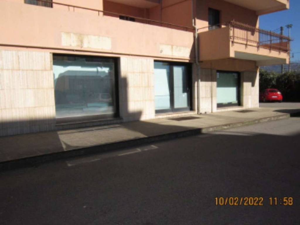 ufficio in vendita a Rende in zona Quattromiglia