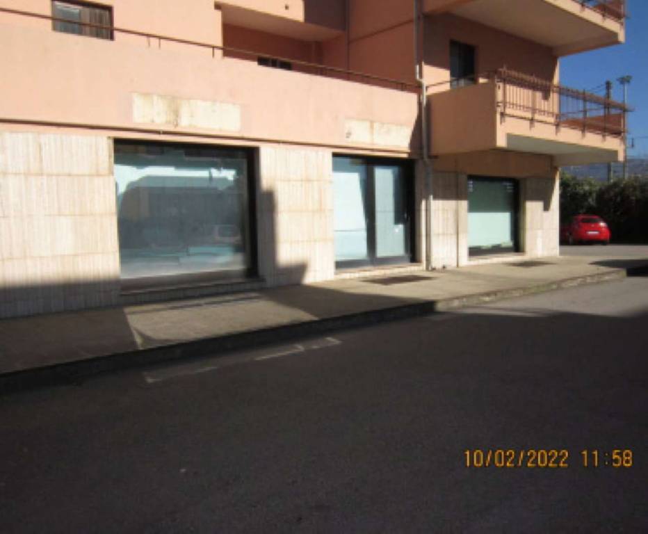 ufficio in vendita a Rende in zona Quattromiglia