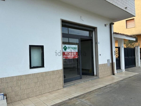 locale commerciale in vendita a Rende