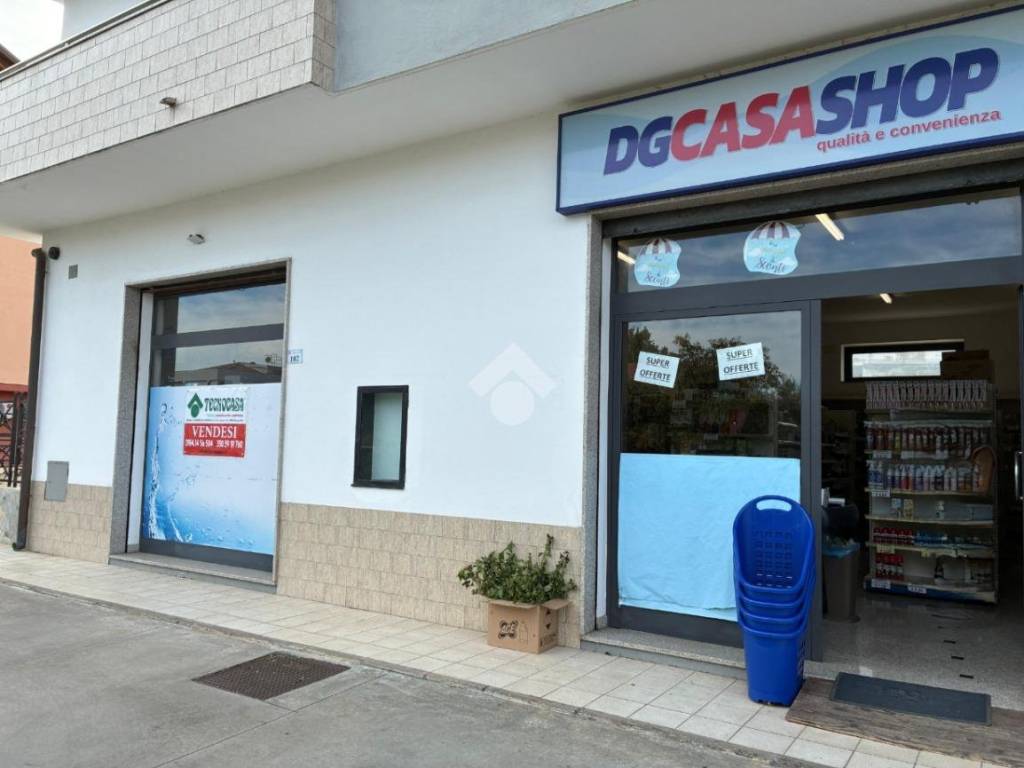 negozio in vendita a Rende