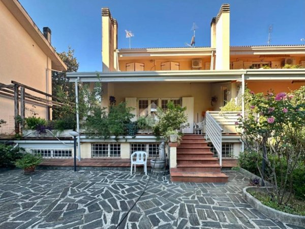 casa indipendente in vendita a Rende in zona Roges