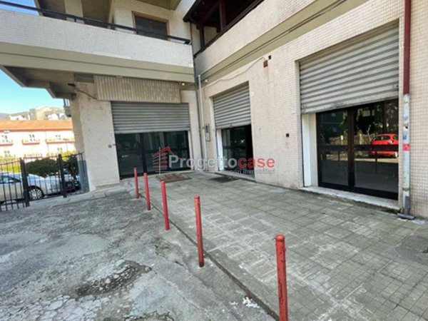 negozio in vendita a Rende in zona Roges