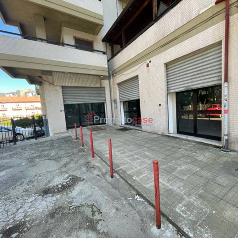 negozio in vendita a Rende