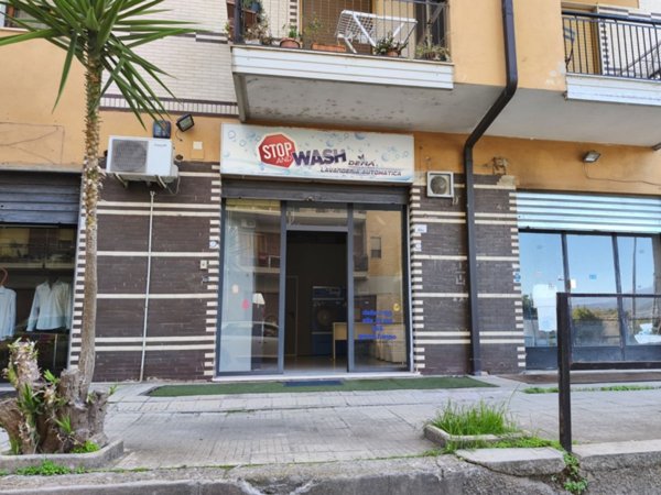 negozio in vendita a Rende in zona Quattromiglia